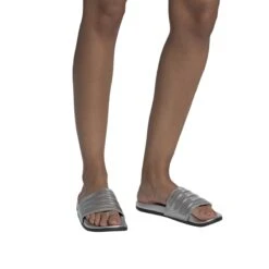 ADIDAS PERFORMANCE Adidas Adilette Comfort Metallicsilber Badeschuhe Damen 13 ADIDAS PERFORMANCE Adidas Adilette Comfort Metallicsilber Badeschuhe Damen -Wilson || Head || ADIDAS PERFORMANCE Verkäufe adidas FW7683 adilette Comfort202 1200x1200 1